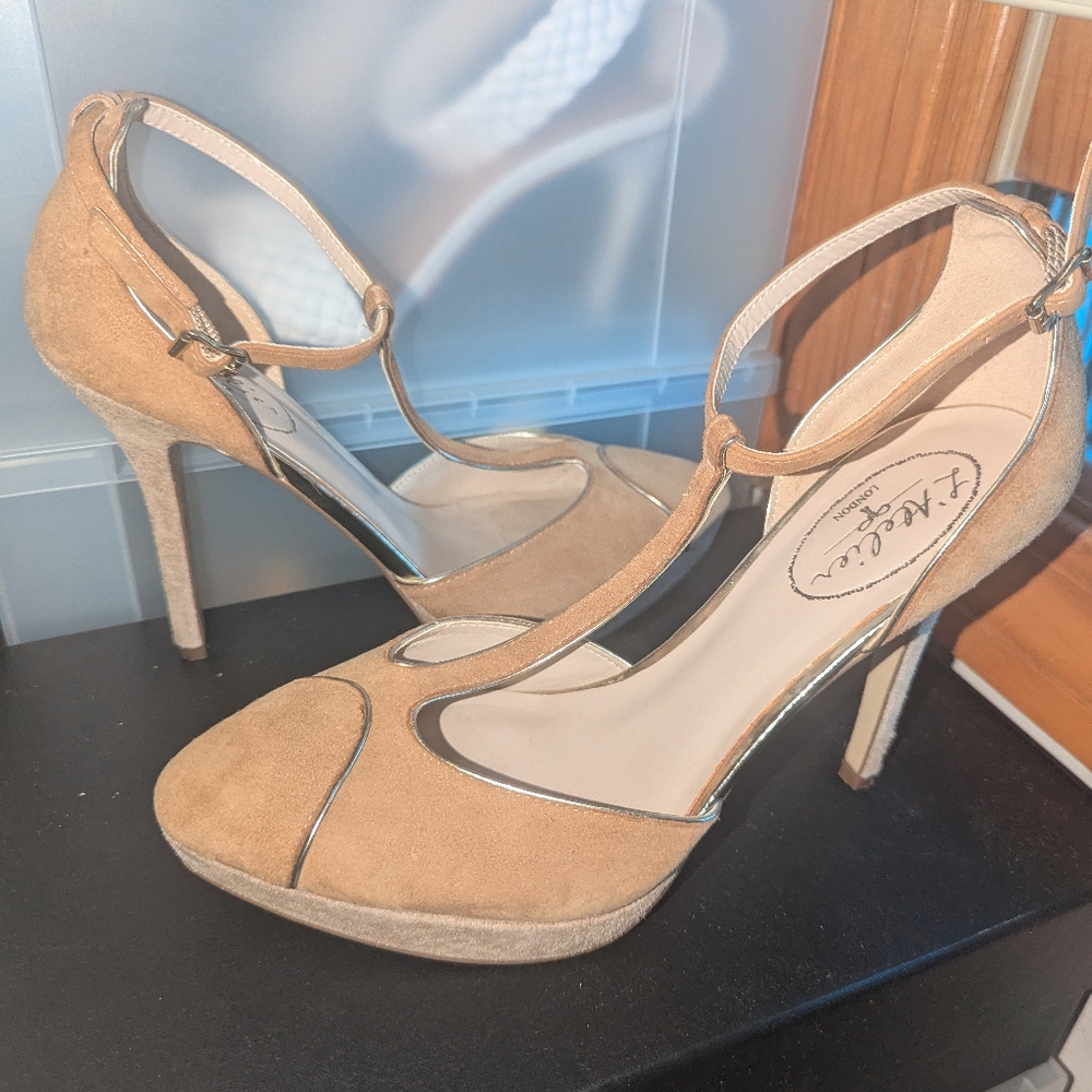 Elegant Tan Women's Shoes